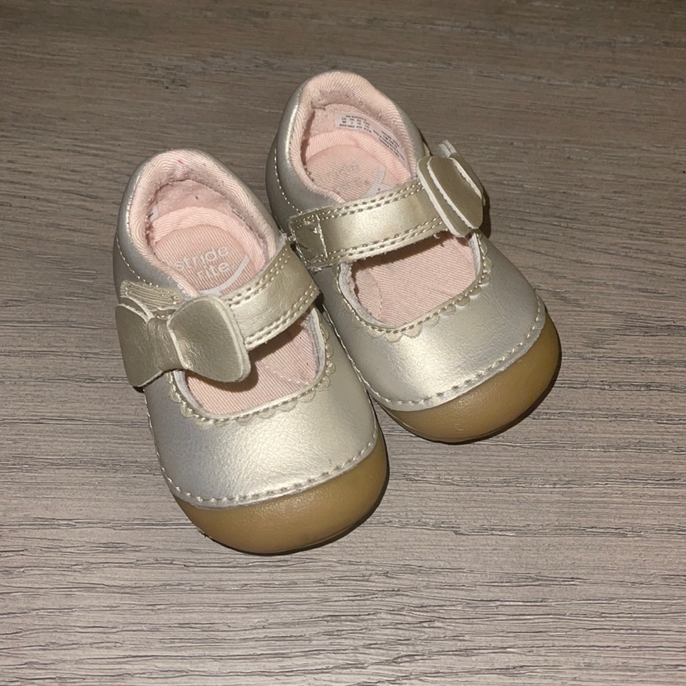 Stride rite baby/walker shoes size 3m